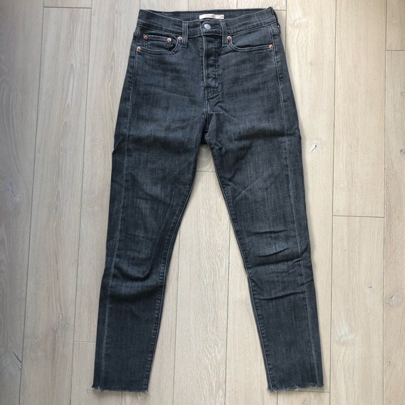 Levi’s Wedgie Skinny Raw Hem Cropped Jeans Size 28 - Picture 1 of 14